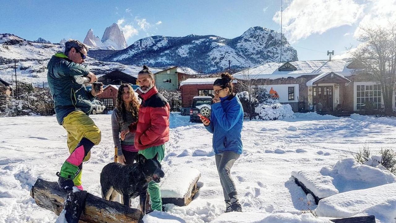 Hostel Del Lago, Habitaciones Privadas Y Cabanas Ел Чалтен Екстериор снимка