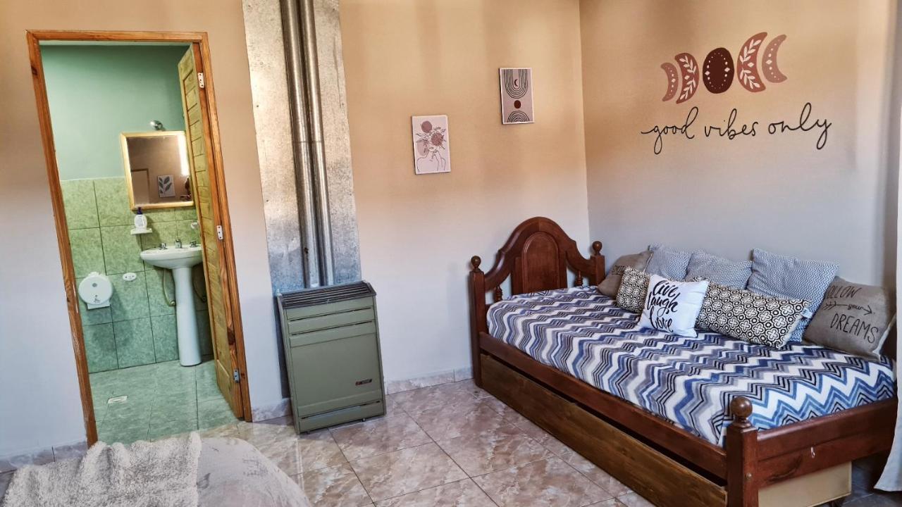 Hostel Del Lago, Habitaciones Privadas Y Cabanas Ел Чалтен Екстериор снимка
