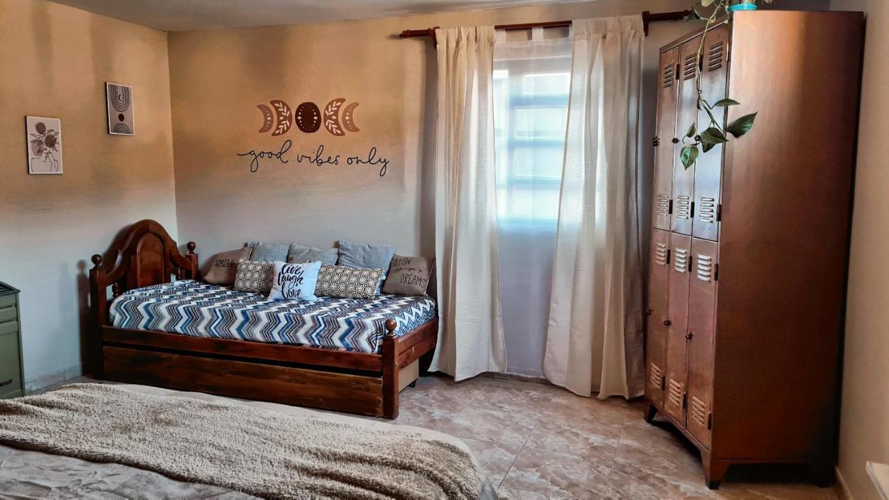 Hostel Del Lago, Habitaciones Privadas Y Cabanas Ел Чалтен Екстериор снимка