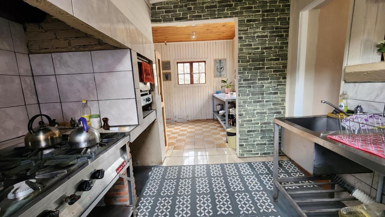 Hostel Del Lago, Habitaciones Privadas Y Cabanas Ел Чалтен Екстериор снимка