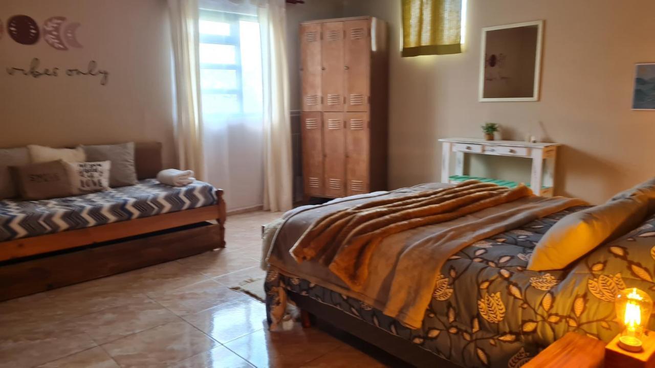 Hostel Del Lago, Habitaciones Privadas Y Cabanas Ел Чалтен Екстериор снимка