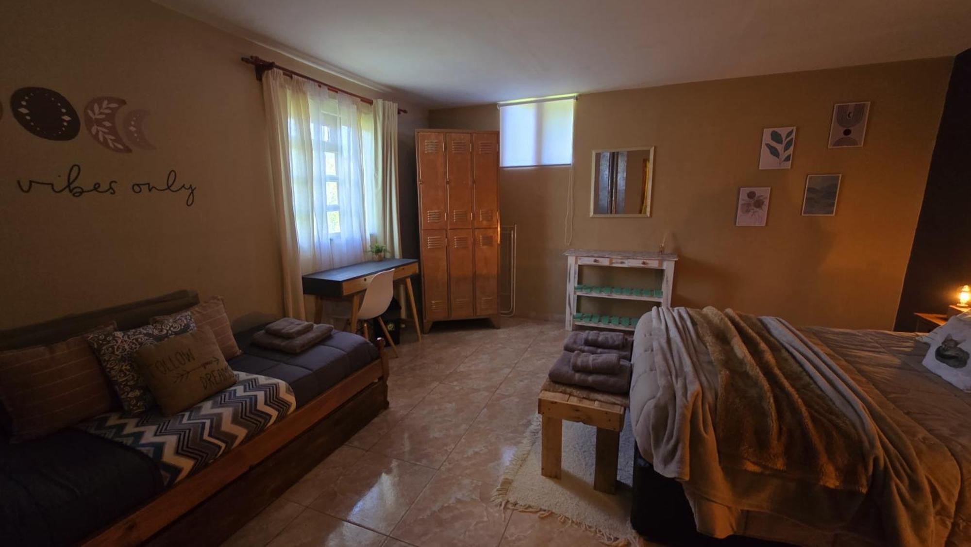 Hostel Del Lago, Habitaciones Privadas Y Cabanas Ел Чалтен Екстериор снимка