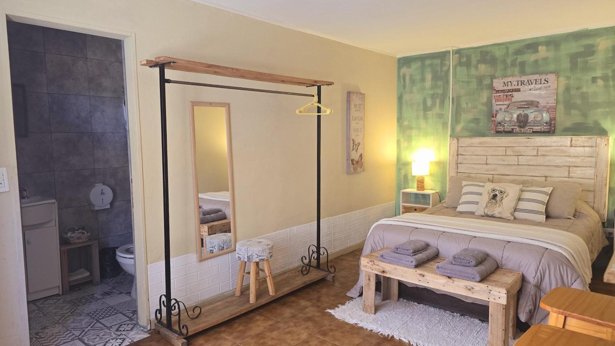 Hostel Del Lago, Habitaciones Privadas Y Cabanas Ел Чалтен Екстериор снимка