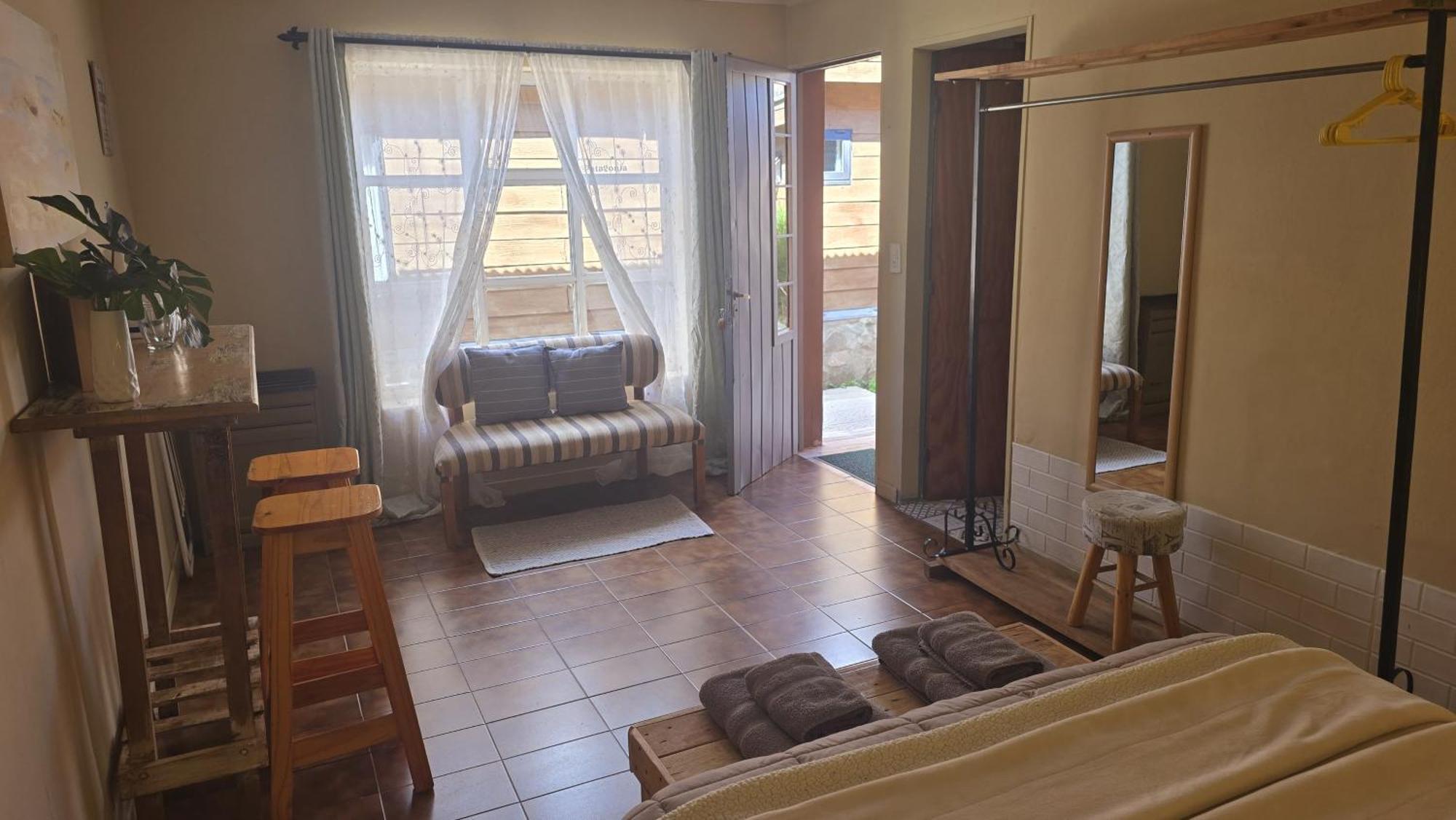 Hostel Del Lago, Habitaciones Privadas Y Cabanas Ел Чалтен Екстериор снимка
