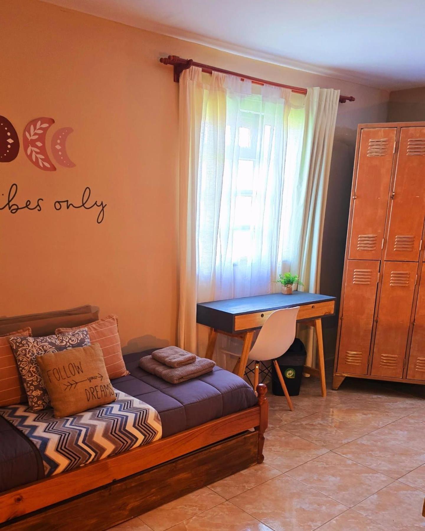 Hostel Del Lago, Habitaciones Privadas Y Cabanas Ел Чалтен Екстериор снимка