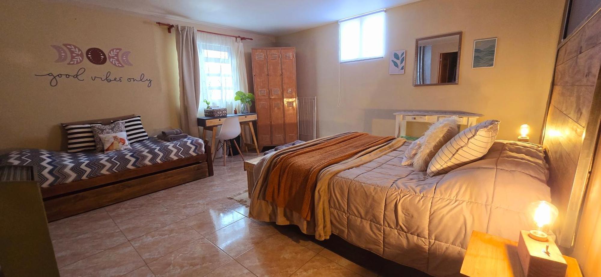 Hostel Del Lago, Habitaciones Privadas Y Cabanas Ел Чалтен Екстериор снимка